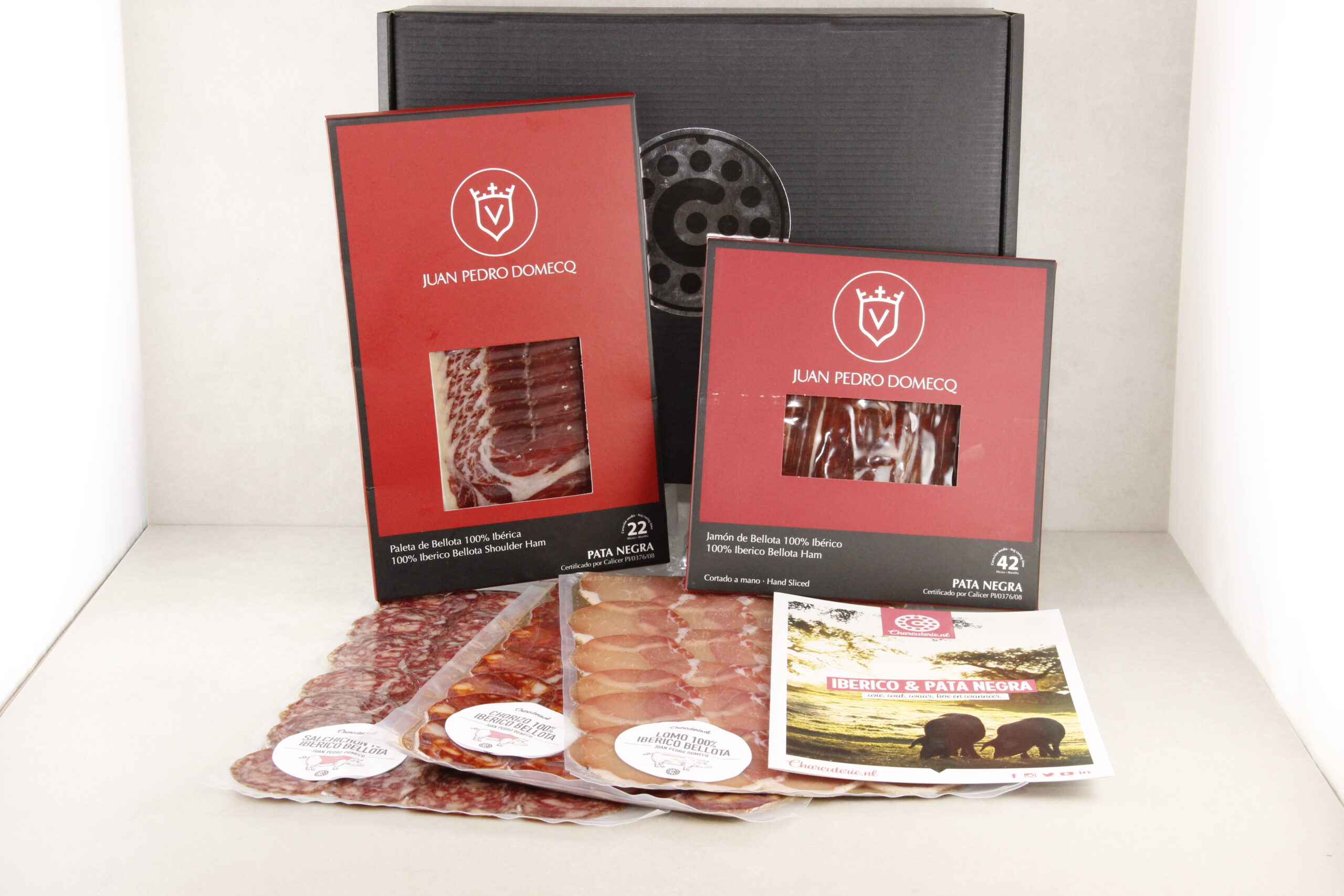 Pata-Negra-Box-Iberico-Bellota-Cahrcuterie-Juan-Pedro-domecq